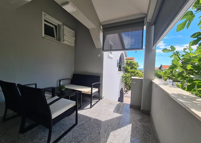 Apartments Ankora Vir